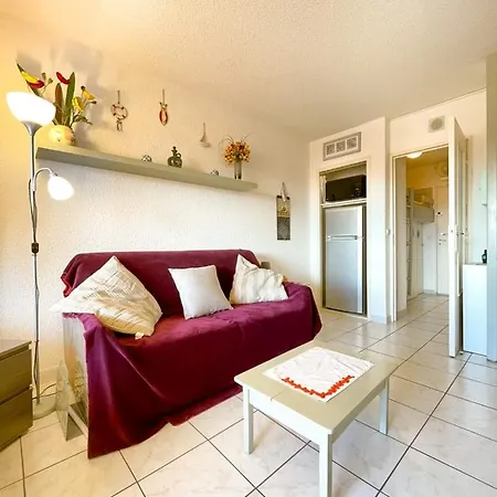 Bright With Pool Apartment *